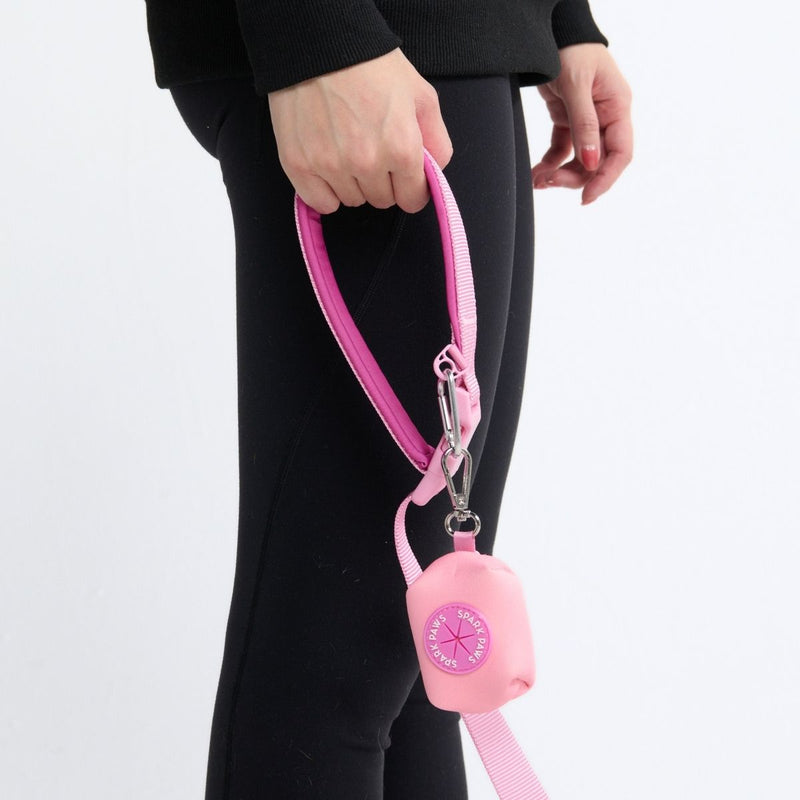Laisse multifonction avec ceinture de sécurité mains libres et porte-sac à déjections – Rose